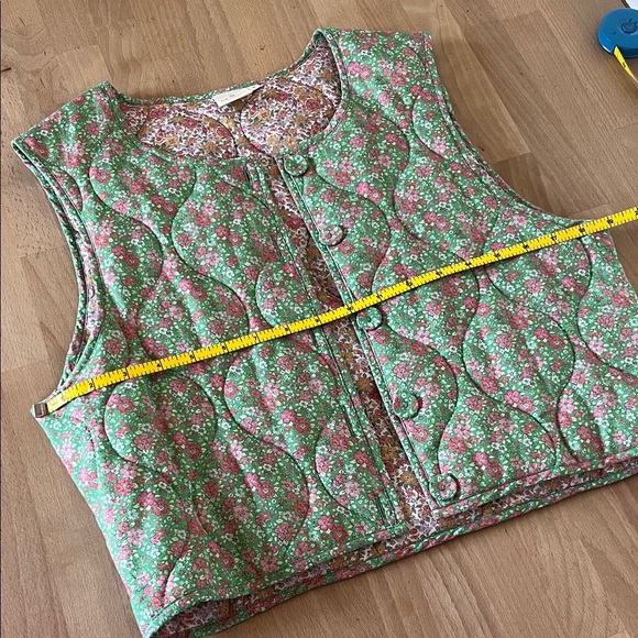 Oak Meadow Floral Quilted Vest - Picture 6 of 13